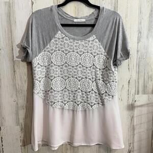 Les Amis Lace Peplum Top Gray White Crochet Short Sleeve Blouse Women's Large